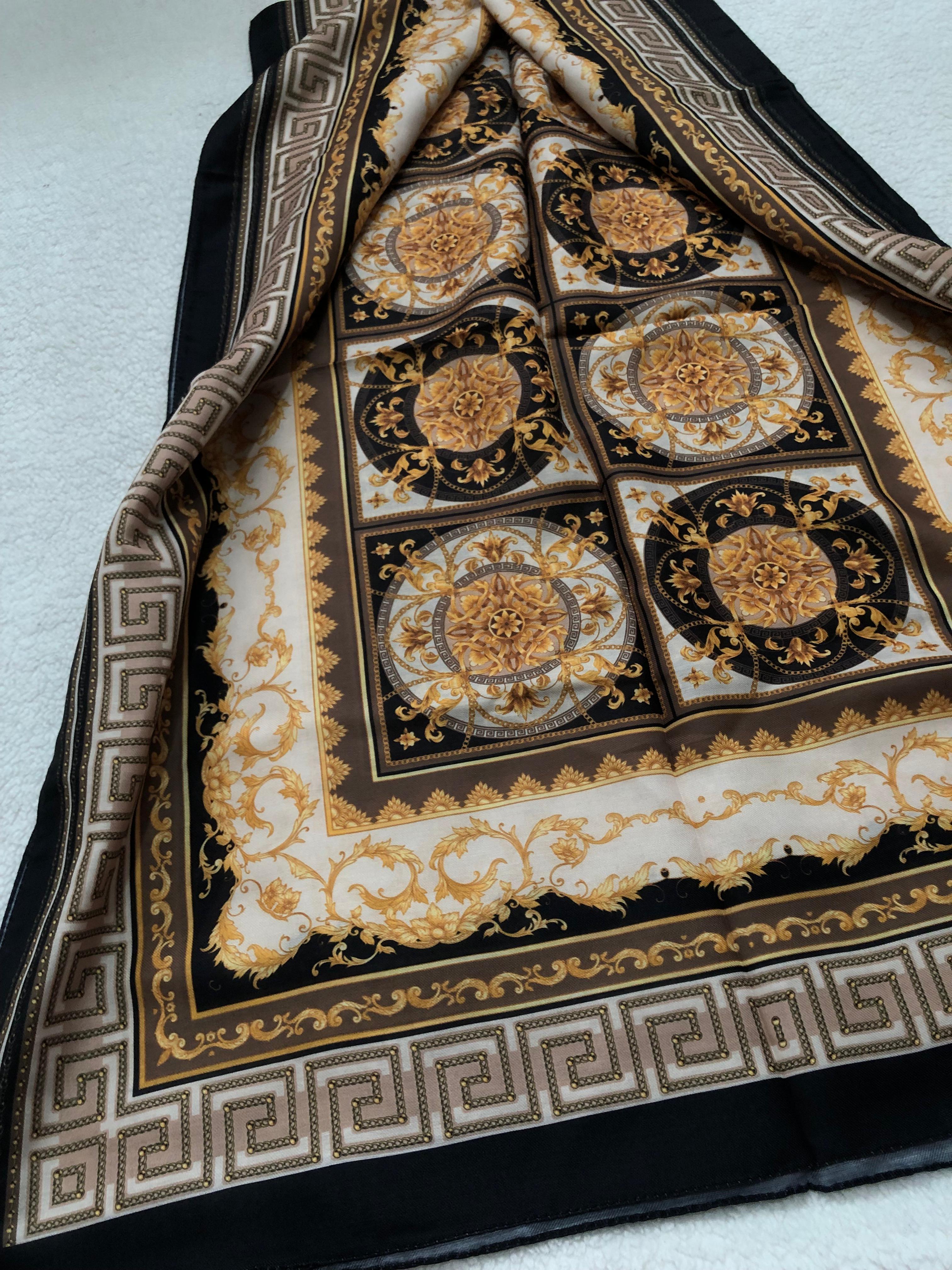 Versace model soft şal