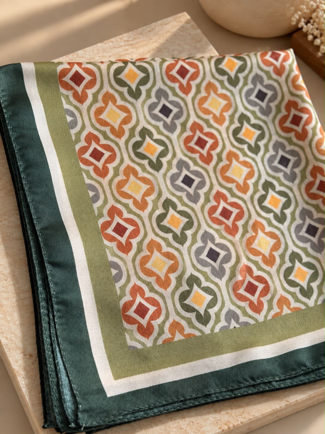 Desenli organic eşarp